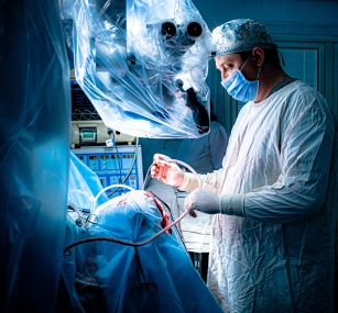 Orthopedic team discussing knee replacement plan